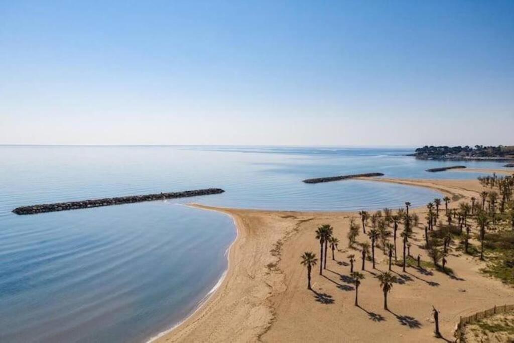 F2/4 Pers Plage-Commerces A Pieds-Parking Prive Saint Aygulf Exterior foto